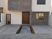 Se Vende Casa en LA CIMA, Roof Garden, 4ta Recamara en...