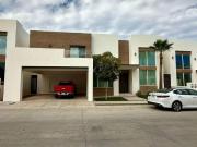 Se vende casa en La Coruña Residencial, sección Orzan