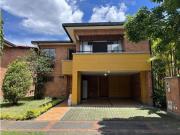 Se vende casa en La Estrella Sector Suramericana z