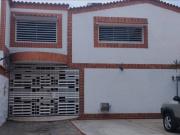 SE VENDE CASA EN LA URB BOSQUE RESD TRAPICHE A 52 06