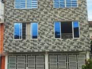 SE VENDE CASA EN LIMONAR DE TRES NIVELES PARA INVERSION...