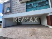 CASA EN VENTA EN LOMAS DE ANGELOPOLIS