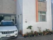 SE VENDE CASA EN LOS ROBLES