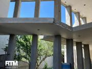 Se vende casa en obra gris en equina Loma Alta