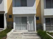 se vende casa en pequeño coto ciudad tres Marías