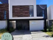 Se VENDE casa en Platinum Residencial, Mineral de la...