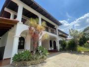 Se vende casa en Prados del Este 800mts/5H+s/4B+s/9PE