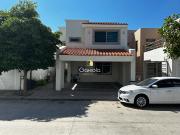 SE VENDE CASA EN PRIVADA CON ACCESO CONTROLADO Y ÁREA...