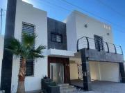 Se VENDE casa en privado por Calzada del rio, Juarez