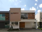 SE VENDE CASA EN SOLARES