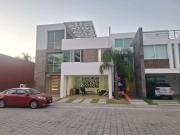 SE VENDE CASA EN ZONA UDLAP