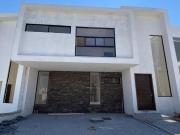 Se Vende Casa Entre El Refugio y Zibata, 3 Recamaras, 3.t Ba