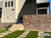 Se vende casa equipada a 10min de la playa 3 albercas...