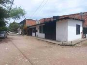 SE VENDE CASA ESQUINERA EN LA URBANIZACIÓN LA CAROLINA