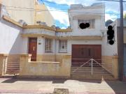 SE VENDE CASA EXCELENTE UBICACION A RECICLAR
