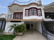 SE VENDE CASA EXTERNA DE TRES PISOS EN LA MERCED