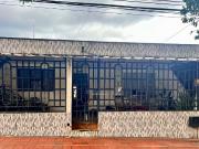 SE VENDE CASA FRENTE AL CENTRO COMERCIAL VIVA