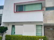 SE VENDE CASA GRANDE DE 3 RECAMARAS/ DOBLE ALTURA EN EL...