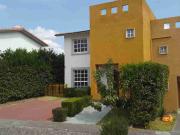 Se vende casa grande en privada dentro de...