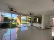 se vende casa grande moderna en el castillo