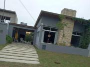 SE VENDE CASA IMPECABLE EN CLAROMECO