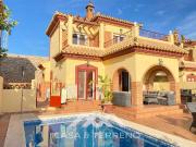 Se vende: Casa independiente con piscina, Torrox Costa,...