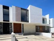 Se vende casa moderna en Lomalta Tres Marías