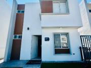 SE VENDE CASA MUESTRA NUEVA EN FRACC. SAUCES