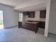 Se vende casa muy amplia en la Aurora