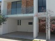 Se vende casa NUEVA con 3 recámaras con baño cada una en...