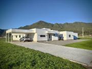 Se vende casa nueva de 340m2 en sitio de 5.000m2,...