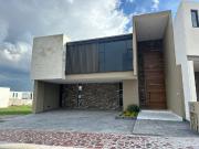 SE VENDE Casa nueva en bosque