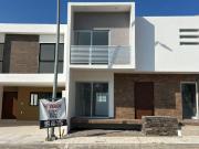 SE VENDE CASA NUEVA EN ESQUINA