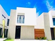 SE VENDE CASA NUEVA EN NUEVO JURIQUILLA EN EXCLUSIVA...