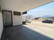 Se VENDE casa nueva en Residencial Puerta de Hierro Golf...