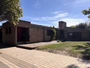 SE VENDE CASA C/PILETA + OFICINAS SOBRE AVDA BS AS...