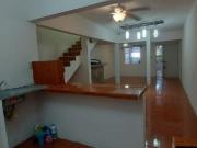 SE VENDE CASA RECIEN REMODELADA EN FRACCIONAMIENTO LOMAS...