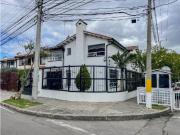 SE VENDE CASA REMODELADA EN PONTEVEDRA