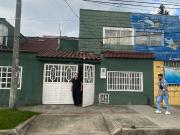 Se vende casa ubicada en el barrio Villa Claudia, cerca...