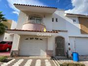 Se vende casa ubicada en Fracc. Viñedos, sector La...