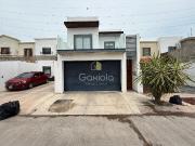 Se VENDE casa ubicada en Privada con acceso controlado,...