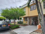 SE VENDE CASA UNIFAMILIAR ESQUINERA EN EL ALVERNIA