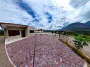 SE VENDE CASA VACACIONAL POR ESTRENAR, EN ZONA...