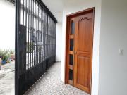 Se vende casa y lote con 3 habitaciones, garaje, y...