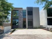 SE VENDE CASA/RESIDENCIAL CON ALBERCA, ZONA NORTE DE...