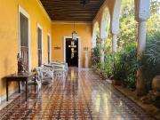 SE VENDE CASONA EN EL CENTRO DE MERIDA YUCATAN MUY CERCA...