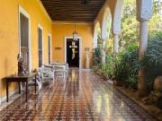 SE VENDE CASONA EN EL CENTRO DE MERIDA YUCATAN MUY CERCA...