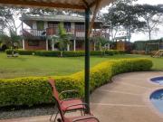 Se vende chalet vía Pueblo Tapao