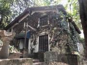Se vende condominio con tres casas para remodelar junto...