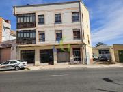 SE VENDE EDIFICIO CON DOS NAVES Y FINCA DE 700M